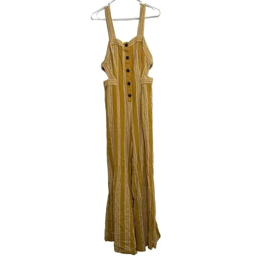 Urban Outfitters women’s Amelaina straight neck button down jumpsuit. Size 8